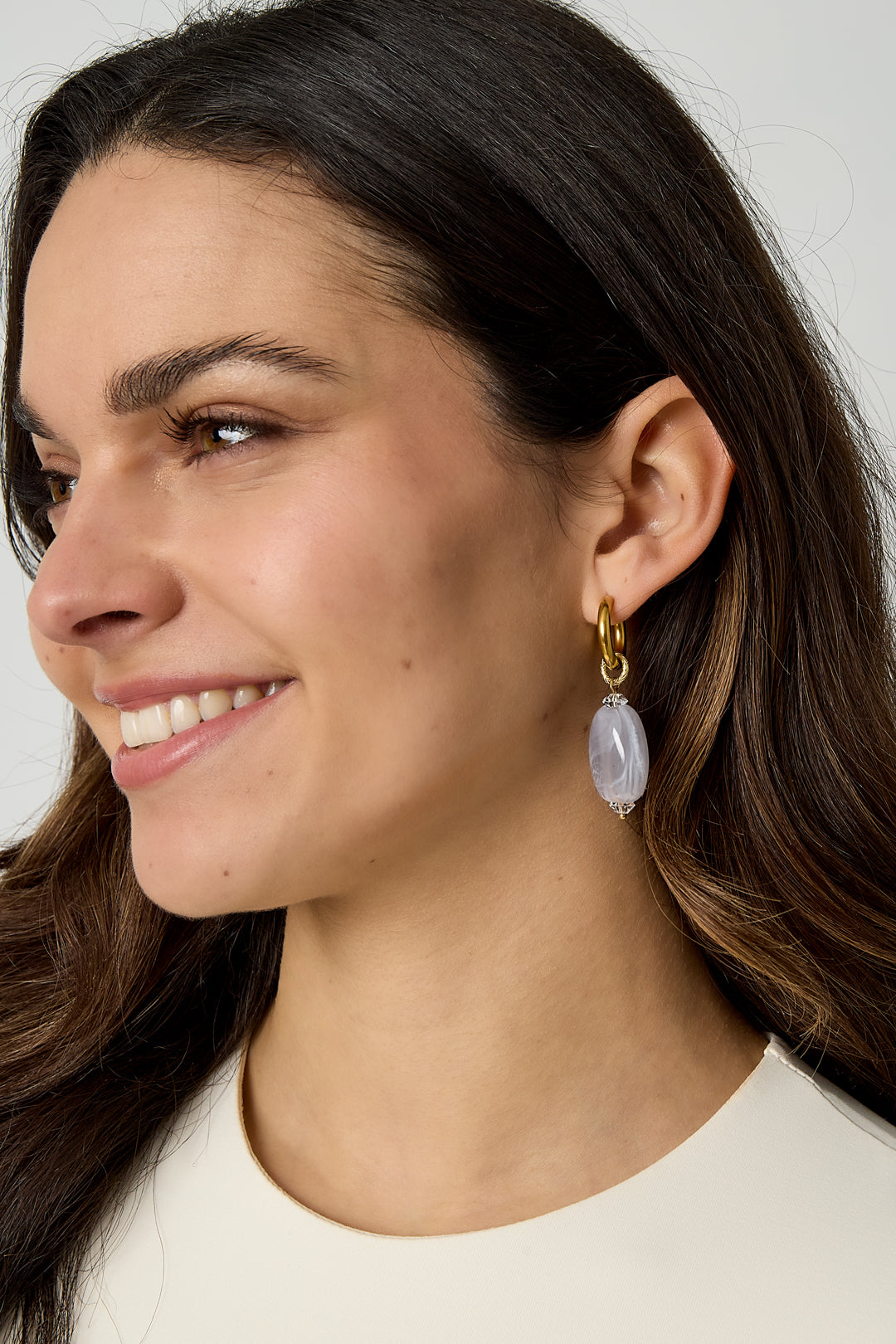 Earrings with asymmetrical bead